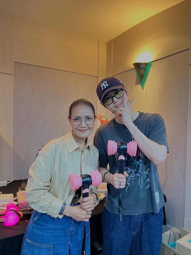 10 Foto Artis Korea Nonton Konser BLACKPINK, Jung Hae In Hingga Suho EXO 10 Foto Artis Korea Nonton Konser BLACKPINK, Jung Hae In Hingga Suho EXO