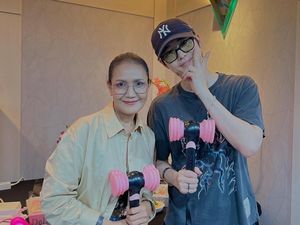 10 Foto Artis Korea Nonton Konser BLACKPINK, Jung Hae In Hingga Suho EXO