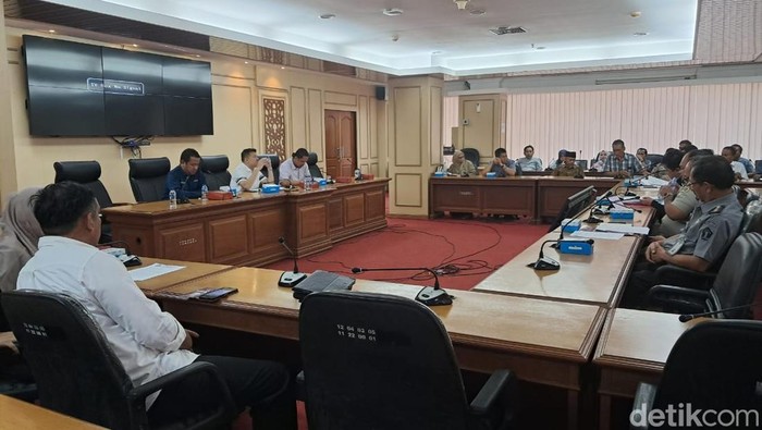DPRD Sulsel menggelar RDP terkait sengketa lahan Kelurahan Manggala, Makassar, di gedung DPRD Sulsel, Selasa (8/7/2025).