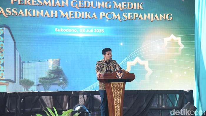 Emil Dardak saat kunjungan ke Sidoarjo