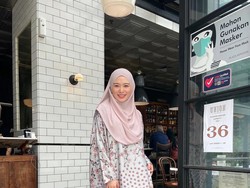 8 Model Gamis Terbaru 2025 Simpel Elegan ala Ayana Moon, Bikin Awet Muda