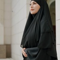 Setelah memutuskan menjadi mualaf, Rae berganti nama menjadi Nuray Istiqbal. Namun, ia masih menggunakan nama Rae Lil Black di sejumlah sosial medianya agar orang-orang tahu bahwa dirinya sudah menjadi muslim. Foto: Dok. Instagram @raelilblack.