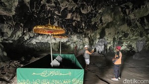 Aroma Dupa dan Mistis di Goa Panggung, Petilasan Embah Jaga Lautan