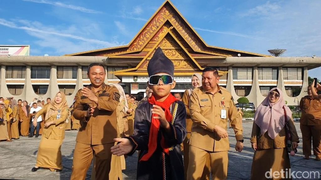 Video: Cita-cita Dhika Penari Pacu Jalur Ingin Jadi Gubernur