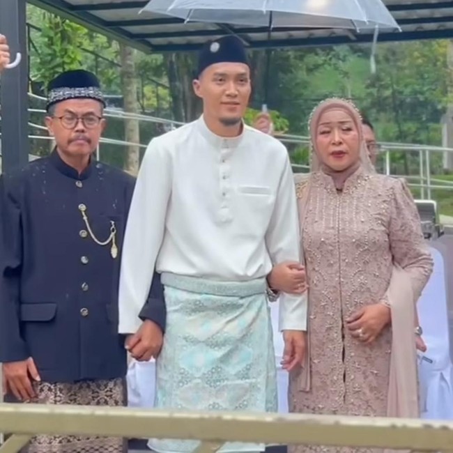 7 Foto Pernikahan Gunawan Dwi Cahyo Eks Suami Okie Agustina, Bergaya Melayu