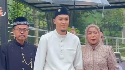 7 Foto Pernikahan Gunawan Dwi Cahyo Eks Suami Okie Agustina, Bergaya Melayu