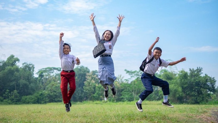 Ilustrasi murid SD, SMP, dan SMA