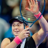 Potret Jelena Ostapenko, Petenis Wimbledon Viral Buka Rok di Depan Penonton Potret Jelena Ostapenko, Petenis Wimbledon Viral Buka Rok di Depan Penonton