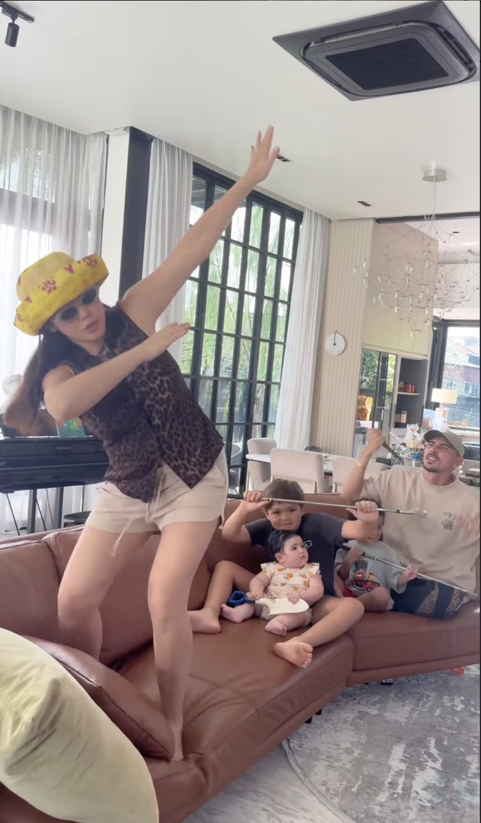 Jessica Iskandar tren bocah penari pacu jalur.