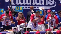 Pemilik nama lengkap Joseph Christian Chestnut ini adalah kontestan yang ditunggu-tunggu dalam setiap kompetisi makan Nathans Famous Fourth of July Hot Dog. Sebab dirinya langganan juara. Foto: Adam Gray, Getty Images via USA Today