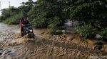 Kali CBL Meluap, Jalan Raya Babelan Bekasi Lumpuh