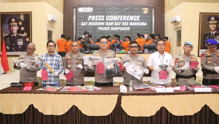 Kapolres Banyuasin AKBP Ruri Prastowo menggelar press release hasil pengungkapan kinerja bulan Juni 2025