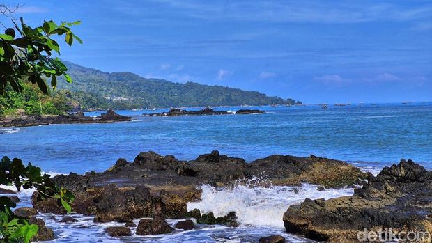 Karang Buddha Tidur di Pesisir Loji Surga Tersembunyi Para Pemancing
