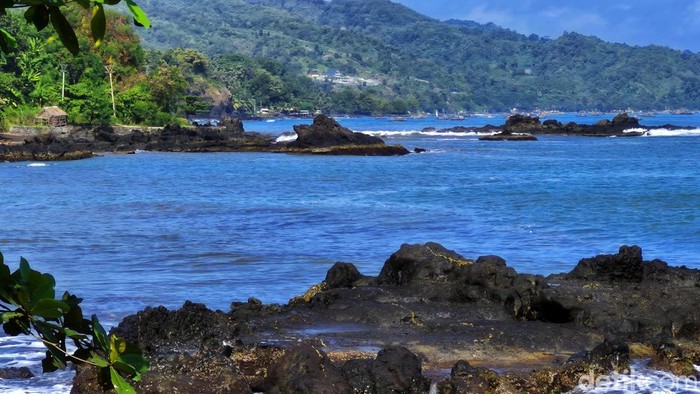 Karang Buddha Tidur di Pesisir Loji Surga Tersembunyi Para Pemancing