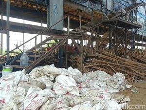 Peternakan Ayam 4 Lantai Ambruk, Penjaga Kandang Tewas Terkubur Kotoran