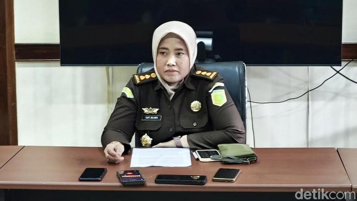 Pelaksana Harian (Plh) Kepala Kejari Sukoharjo Tjut Zelvira Nofani, saat konferensi pers di Kantor Kepala Kejari Sukoharjo, Selasa (8/7/2025)