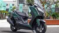 Tangki bahan bakar berkapasitas 14 liter dengan konsumsi bahan bakar hanya 2,3L/100km juga menjadi keunggulan, yang memungkinkan motor ini melaju hingga 600 km tanpa perlu sering mampir ke SPBU. Foto: 2banh