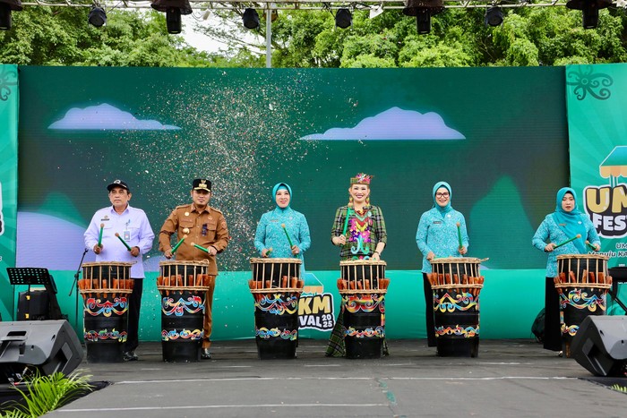 Ketua Umum Tim Penggerak Pemberdayaan dan Kesejahteraan Keluarga (TP PKK) Tri Tito Karnavian membuka Festival Usaha Mikro, Kecil, dan Menengah (UMKM) 2025 dan Pemeriksaan Kesehatan Gratis (PKG).