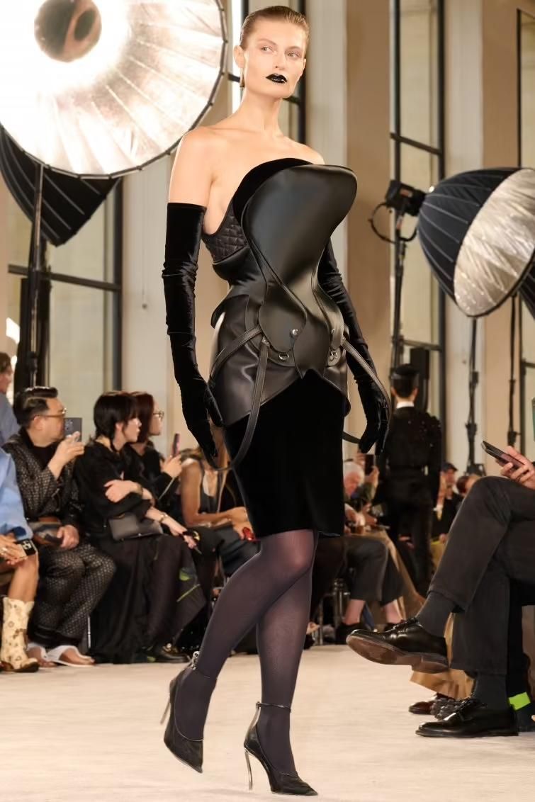 Koleksi Schiaparelli Haute Couture Fall-Winter 2025/2026
