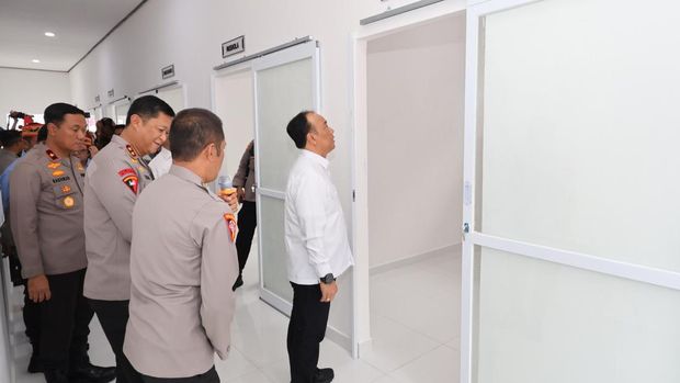 Komjen Dedi meninjau dapur SPPG di Polda Kalteng