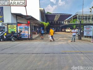 Punahnya Parkir Liar Seharga Rp 100 Ribu di Sekitar Si Jalak Harupat