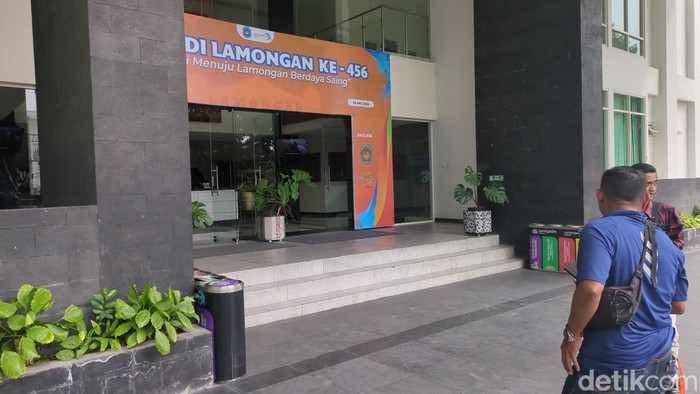 Hari kedia KPK memeriksa kasus dugaan korupsi gedung Pemkab Lamongan