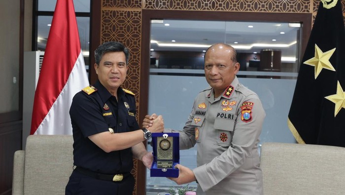 Kunjungan Bea Cukai ke Polda Jatim