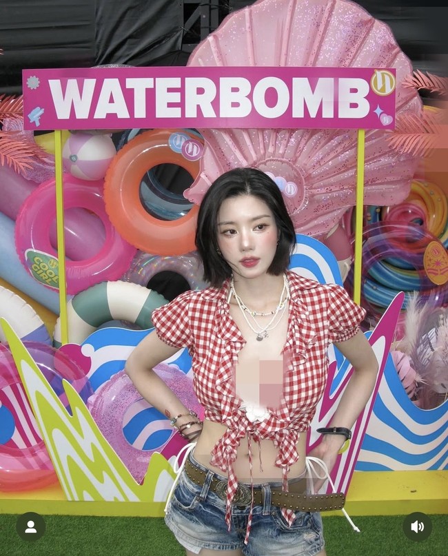 Mantan personel grup KPop IZ*ONE itu meraih popularitas pesat sebagai solois setelah tampil di Waterbomb Seoul pada tahun 2023. Kini festival musik itu seolah tak lengkap tanpa kehadirannya. Kwon Eunbi bahkan sudah dikonfirmasi akan terbang ke Indonesia dan tampil di Waterbomb Bali pada September 2025. Foto: dok. Instagram @silver_rain.__