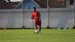Potret PSM Makassar Gelar Latihan di Stadion Kalegowa