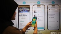 Warga mencoba pembelian paket umrah di aplikasi BYOND. Saat ini sebanyak 85% jamaah umrah dari Indonesia menggunakan BSI atau sekitar 1,46 juta jamaah. Dia berharap adanya fitur ini meningkatkan persentase jumlah jamaah umrah.