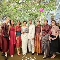 Mayangsari mengundang sejumlah sahabat dekat untuk merayakan hari istimewanya. Tampak hadir wajah-wajah familiar seperti Ronnie Sianturi, Vina Panduwinata, Iis Dahlia, hingga Reza Artamevia yang turut memeriahkan suasana. Foto: dok. Instagram
