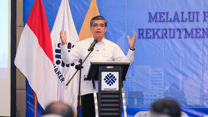 Yassierli menyampaikan penghentian praktik percaloan dalam proses rekrutmen tenaga kerja harus menjadi gerakan kolektif yang melibatkan seluruh pemangku kepentingan.