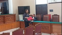 Nikita Mirzani kembali menjalani sidang dugaan pengancaman dan tindak pidana pencucian uang (TPPU) terhadap dokter Reza Gladys. Foto: Ahsan/detikhot