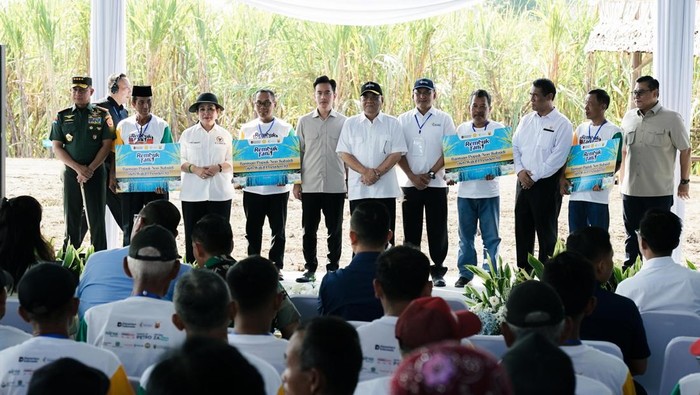 Panen tebu dan rembuk tani oleh Pupuk Indonesia.