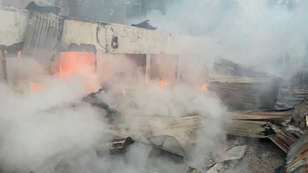 Pasar Oinlasi di Kecamatan Amanatun Selatan, TTS, NTT, terbakar menyebabkan tiga orang tewas, Selasa (8/7/2025).