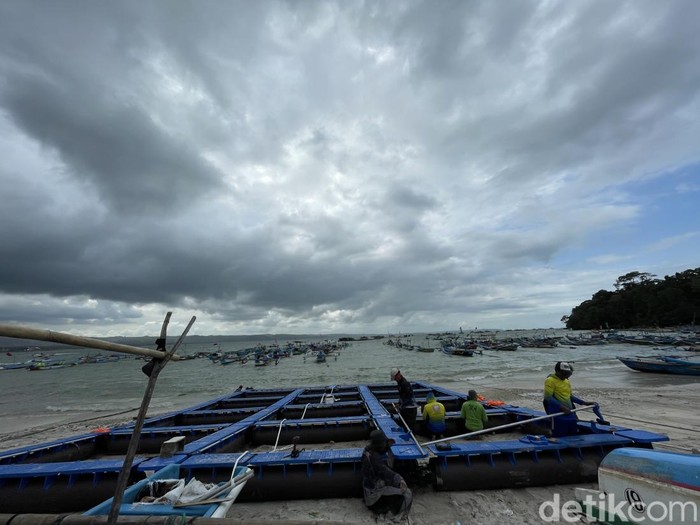 Penampakan keramba jaring apung yang akan dipasang di Pantai Timur Pangandaran