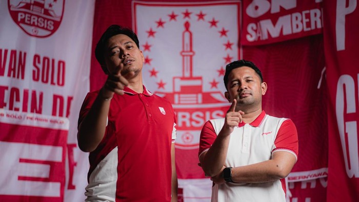 Asisten Pelatih Persis Solo Mohamad Zulhazman Zulazwar, dan Pelatih Fisik Persis Solo Khairulanwar Md. Isa. Foto diunggah Selasa (8/7/2025).
