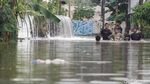 Perumahan di Ciledug Banjir, Warga Dievakuasi Pakai Perahu