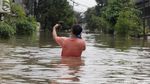 Perumahan di Ciledug Banjir, Warga Dievakuasi Pakai Perahu