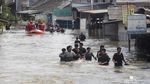 Perumahan di Ciledug Banjir, Warga Dievakuasi Pakai Perahu
