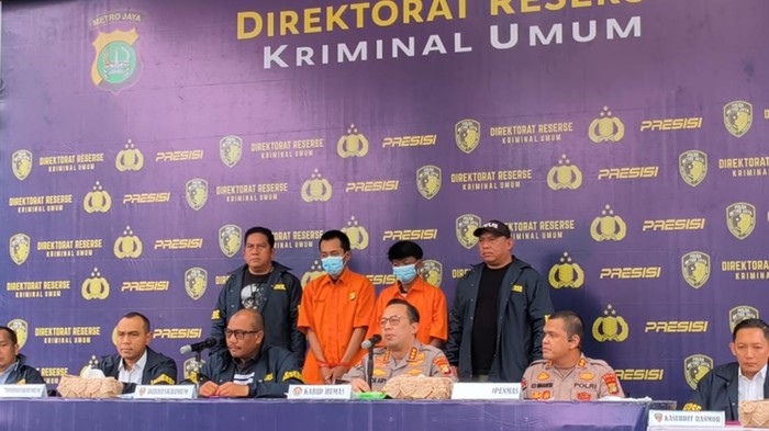Polda Metro Jaya menangkap komplotan begal yang sudah beraksi 16 kali di wilayah Kota Depok, Jawa Barat.