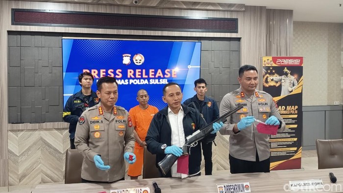 Polda Sulsel saat konferensi kasus penembakan staf desa di Gowa.