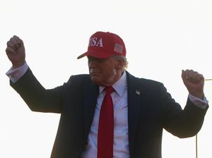 Puluhan Ribu Buruh RI Bisa Jadi Korban PHK Gara-gara Trump
