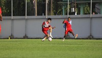 Foto: PSM Makassar menggelar sesi latihan di Stadion Kalegowa, Kabupaten Gowa, Sulawesi Selatan (Sulsel). Latihan ini digelar jelang Liga 1 2025/2026 yang akan digelar Agustus mendatang. (Agung Dewantara/PSM Makassar)
