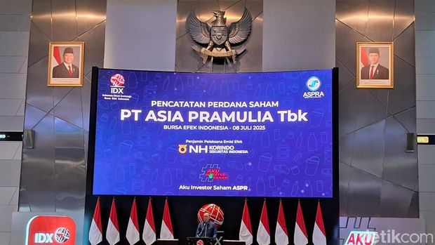 Produsen kemasan plastik, PT Asia Pramulia Tbk (ASPR) resmi melakukan penawaran umum perdana saham atau Initial Public Offering (IPO) di Bursa Efek Indonesia (BEI), Jakarta, Selasa (8/7/2025). Perseroan menjadi emiten ke-16 yang melantai di pasar modal sepanjang tahun 2025.