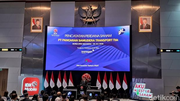 Emiten logistik, PT Pancaran Samudera Transport Tbk (PSAT) resmi mencatatkan sahamnya di Bursa Efek Indonesia (BEI), Jakarta, Selasa (8/7/2025). Saham perseoan terpantau naik di awal penawaran umum perdana saham atau Initial Public Offering (IPO).
