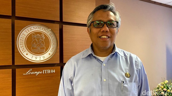 Rektor ITB Prof. Dr. Ir. Tatacipta Dirgantara, M.T.