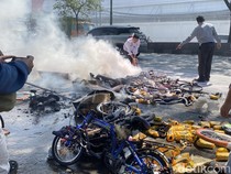 Mobil Pikap Angkut Belasan Sepeda Terbakar di Jalan Siliwangi Semarang