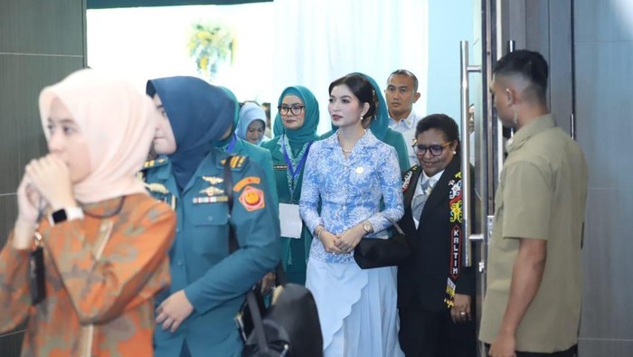 Selvi Ananda Gibran Rakabuming saat hadiri Hari Kesatuan Gerak (HKG) PKK ke-53 di Samarinda.