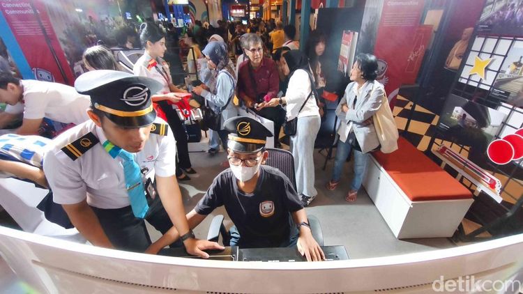 Sensasi Jadi Masinis LRT di Jakarta Fair
